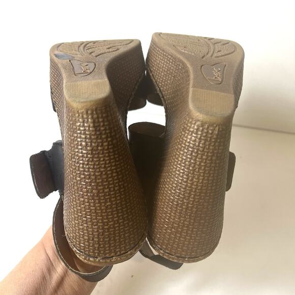 b.o.c Born Womens 7M Wedge Heel Sandals Leather Black Casual Sling Back Open Toe - Picture 8 of 12